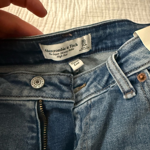 Abercrombie & Fitch Light Blue Skinny Jeans - Picture 3 of 5